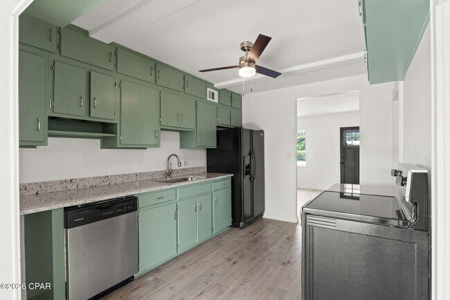 Building Photo - 708 Cactus Ave