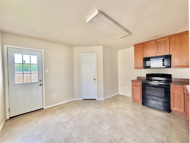 Building Photo - 5912 Ridge Lake Dr