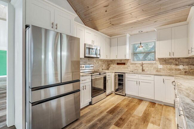 Building Photo - Beautifully Updated Home in Navarre!