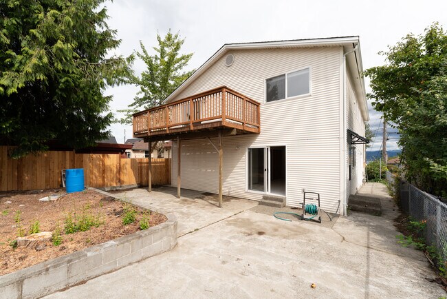Building Photo - 8843 39th Ave S