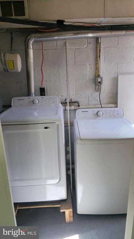 Building Photo - 8004 Gray Haven Rd