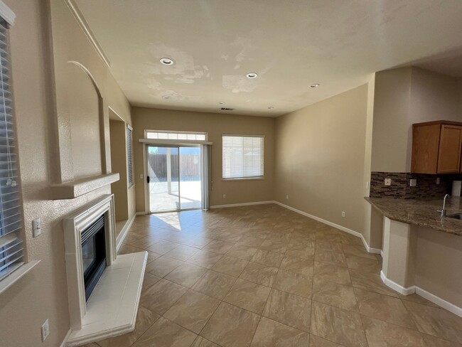 Building Photo - 4-bedroom single story located in Sylvan S...