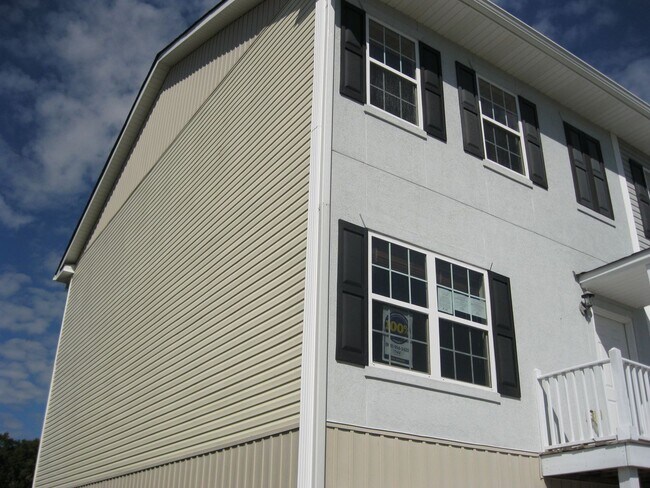 Building Photo - 323 Laurel Oak Ln