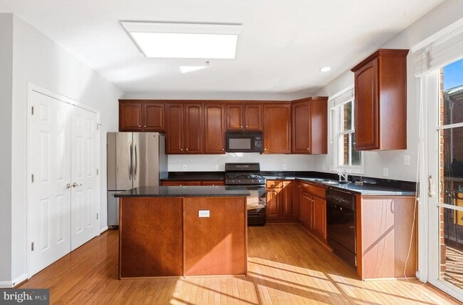 Building Photo - 2319 Boston St