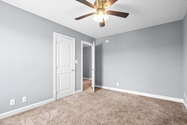 Building Photo - 3755 Windmill Dr