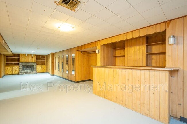 Building Photo - 3934 Oakshire Rd