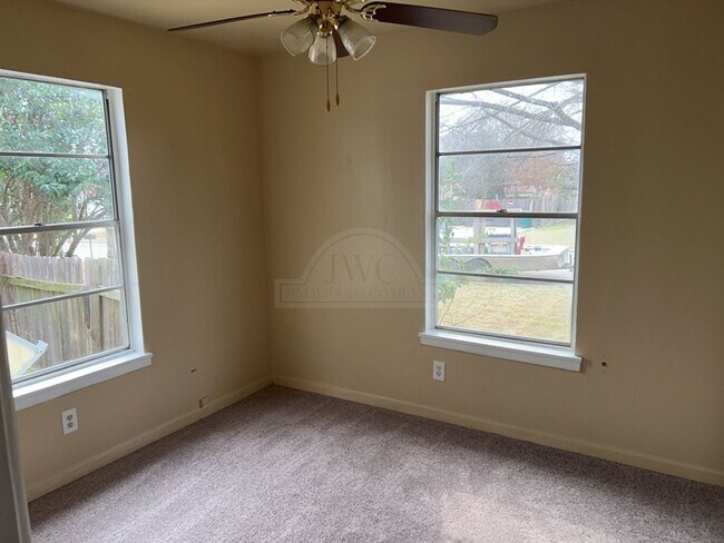 Building Photo - 127 W Stacie Rd