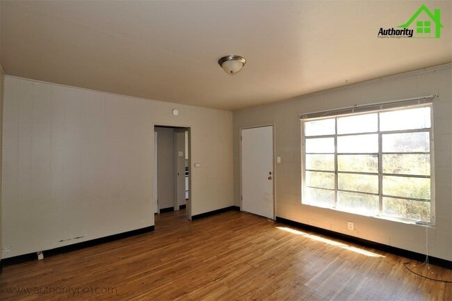 Building Photo - 1932 10th St
