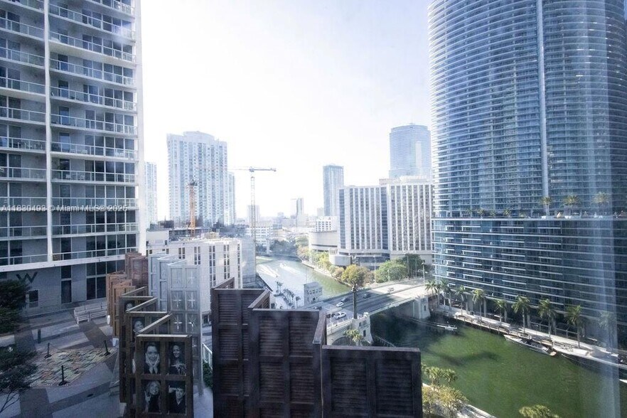 Building Photo - 475 Brickell Ave