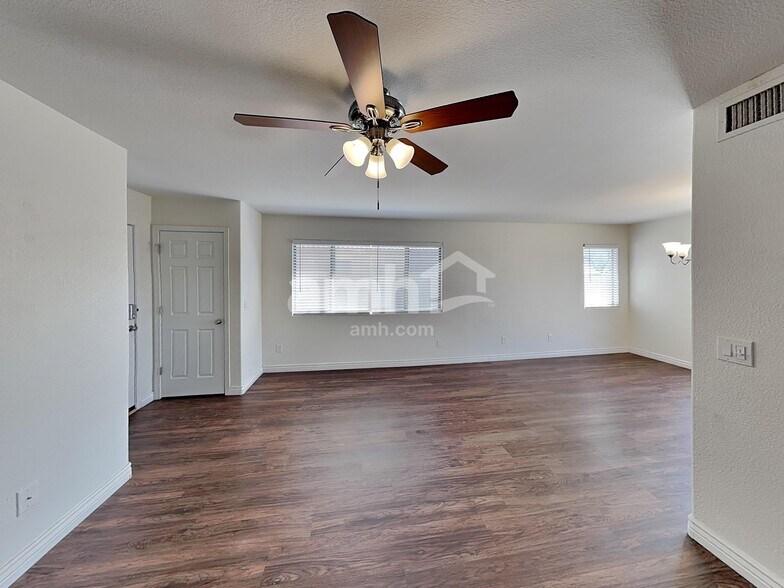 Building Photo - 15009 W Sky Hawk Wy