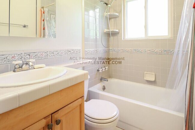 Building Photo - Beautiful, Perfectly located Hayward Home w/ lush and spacious garden.