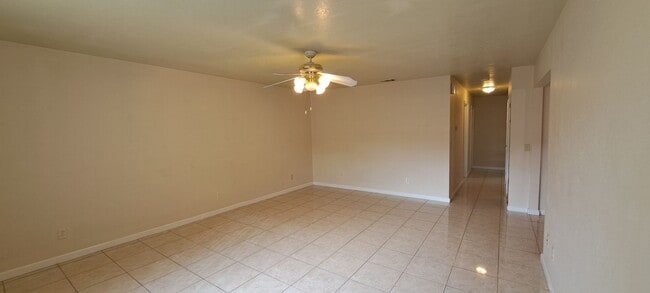 Building Photo - Wow this Charmer has 4 Bedrooms with 2 Primary Bedrooms w/Full Bathrooms