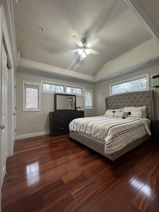 Large Bedroom - 94 Bellecrest Ave