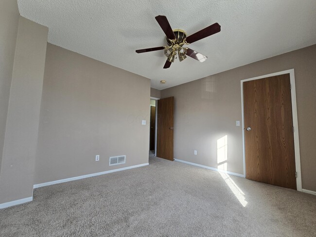 Building Photo - 5690 Kilbury Ln