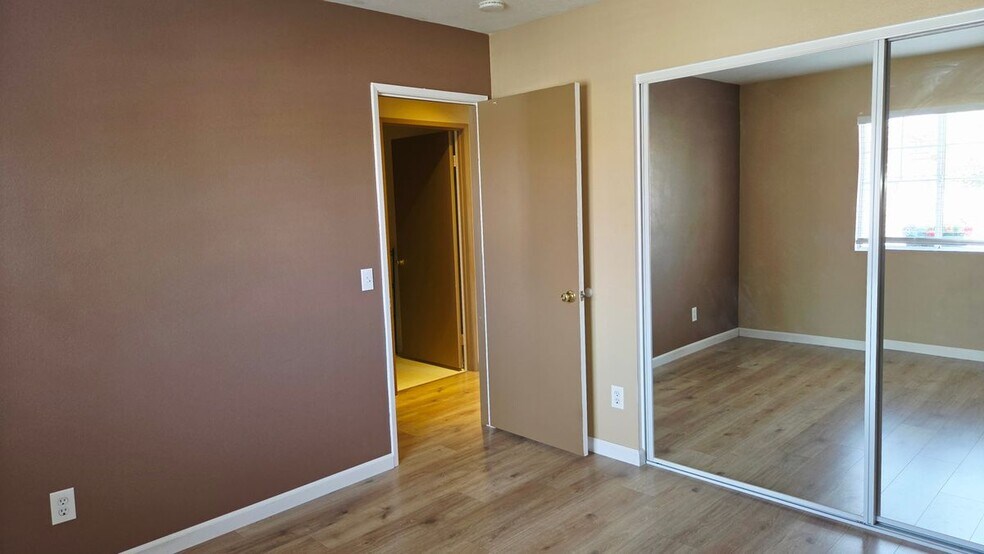 Building Photo - 30115 Willow Dr