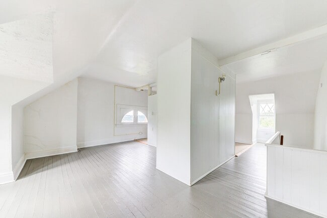 Building Photo - AVAILABLE AUGUST 2026 - Spacious Renovated 4 Bedroom, 1.5 Bath Home w/ AC!