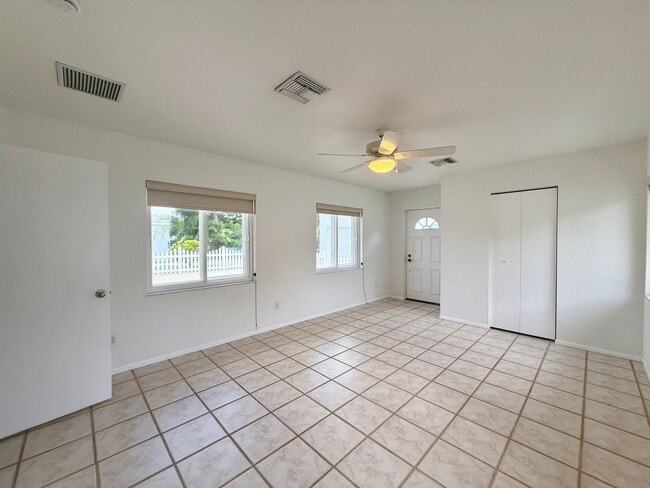 Building Photo - Stunning Sarasota Bay View - 3 Bedroom Home