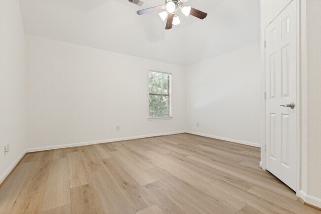 Building Photo - 9318 Rainbluff Ln