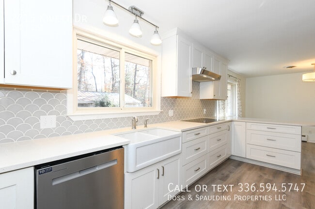 Building Photo - 2715 Kivett Dr