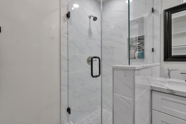 Unit A-Mast Bathroom - 6032 Lime Ave