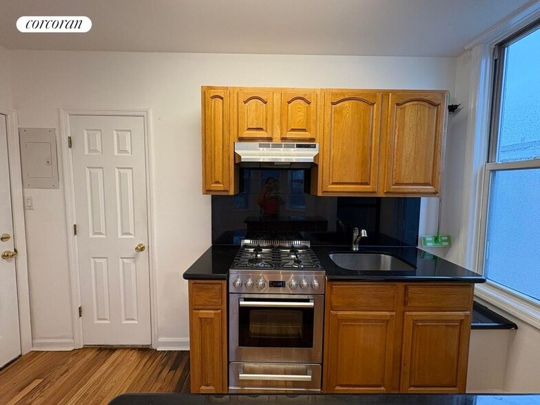 Building Photo - 16-53 Weirfield St