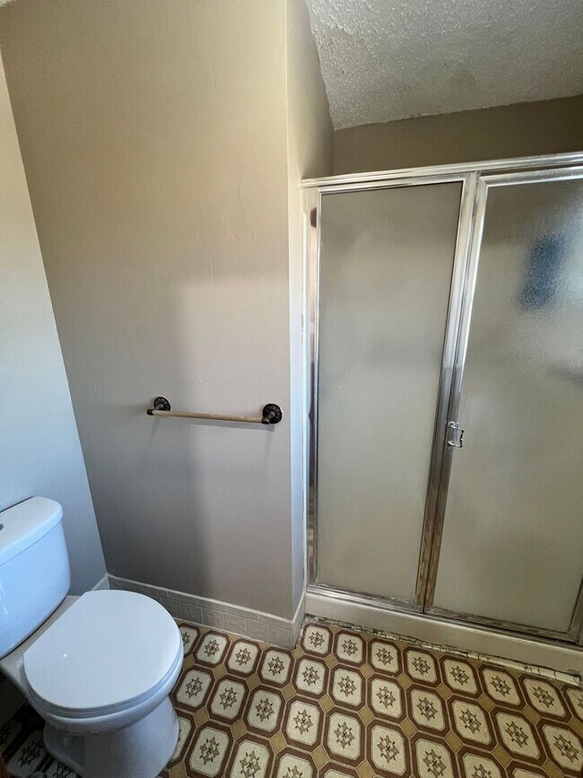 Building Photo - Spacious 3BR Home with 3-Car Garage & Big Backyard