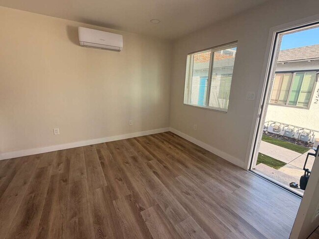 Building Photo - 1830-36 Newton Ave