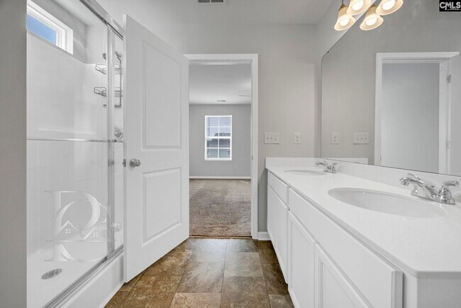 Building Photo - 2058 Mapleton Dr
