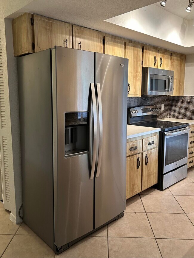 Building Photo - 6162 Amberwoods Dr