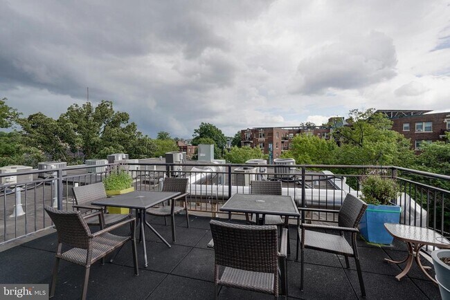Building Photo - 1352 Longfellow St NW