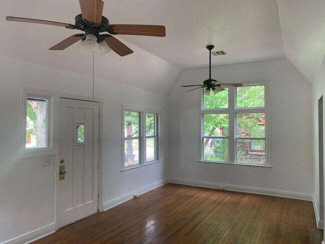 Building Photo - MAJOR PRICE DROP! Excellent home located in Kendall - Whittier!