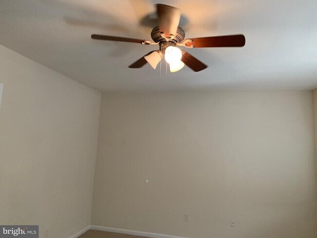 Building Photo - 8200 Aspen Glen Ct