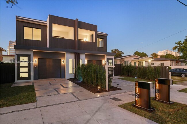 Building Photo - 3187 SW 23rd St