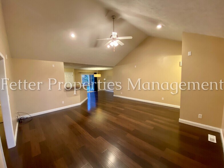 Building Photo - 10571 Tecumseh Dr