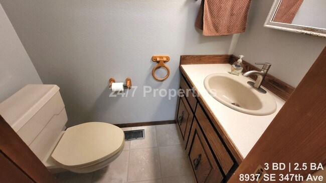 Building Photo - Not-So-Boring Living - 3BD Home with a View of Mt. Hood