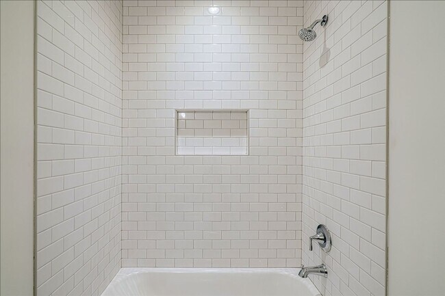 Building Photo - Brand New Luxury Townhome