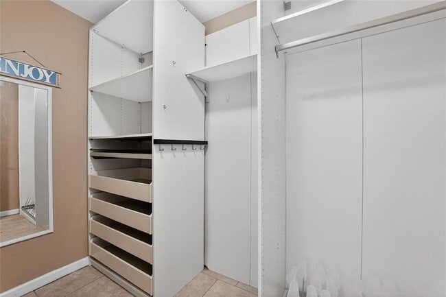 Building Photo - 605 Lofty Ln