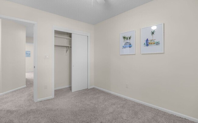 Building Photo - READY NOW!! 3-Bedroom Townhome w/Attached Garage! Golf Course Views - Pet Friendly - All Appliances!