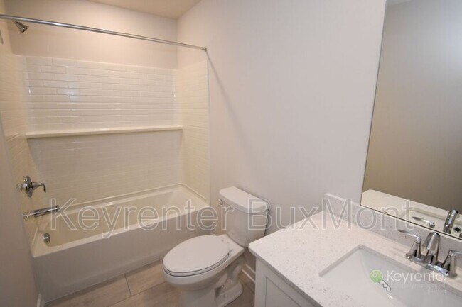 Building Photo - 4991 Franklin Cir