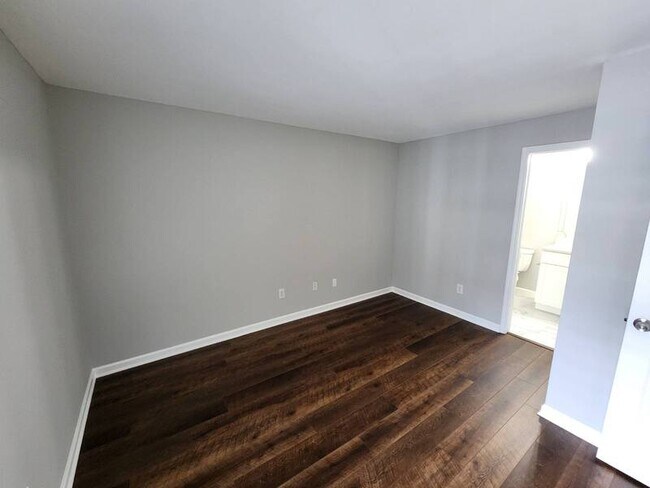 Building Photo - 322 Granville Ct