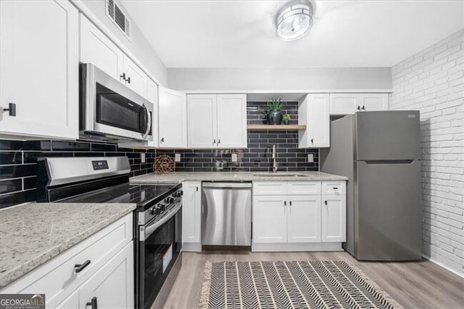 Building Photo - 3091 Colonial Way