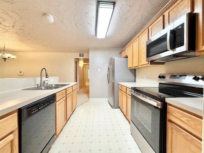 Building Photo - 8051 Bay Branch Dr