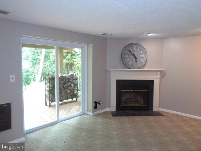 Building Photo - 10 Donagh Ct