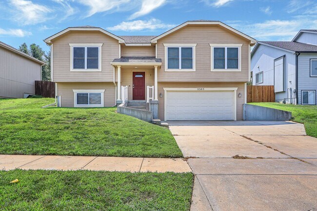 Building Photo - Gorgeous Family home for Rent!