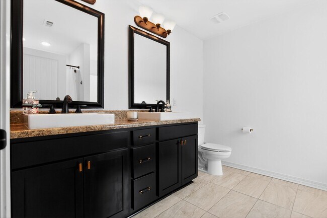 Building Photo - 507 Eisenhower Dr