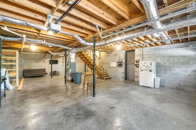 Building Photo - Adorable Home in Pleasant View- COMING SOON!