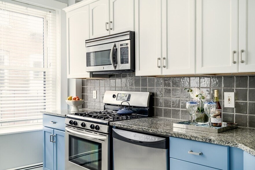 Building Photo - 116 Brook St