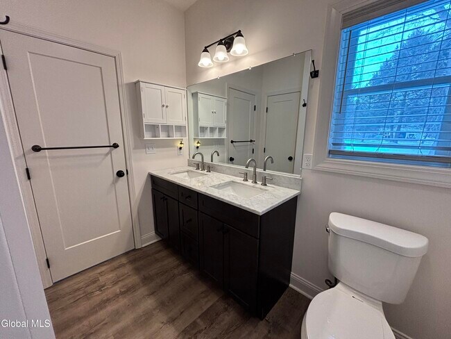 Building Photo - 587A Grooms Rd