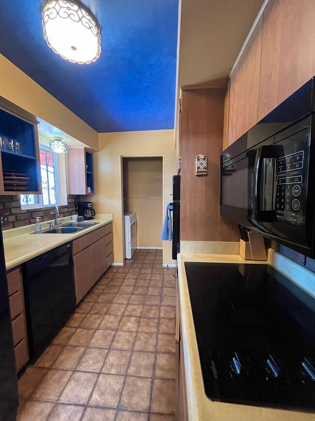 Building Photo - 1964 sonita in Sierra Vista, Travel Nurse / Military Friendly Furnished Rental