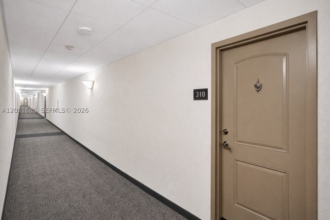 Building Photo - 100 Bayview Dr